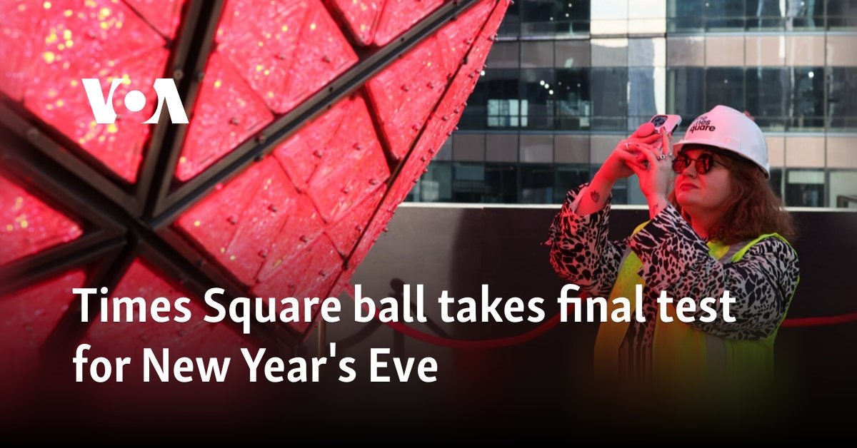 Times Square ball takes final test for New Year's Eve
